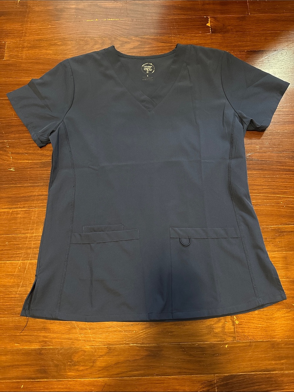 Divine Stretch Navy V-Neck Medical Scrub Top with Front Pockets Women’s Small.